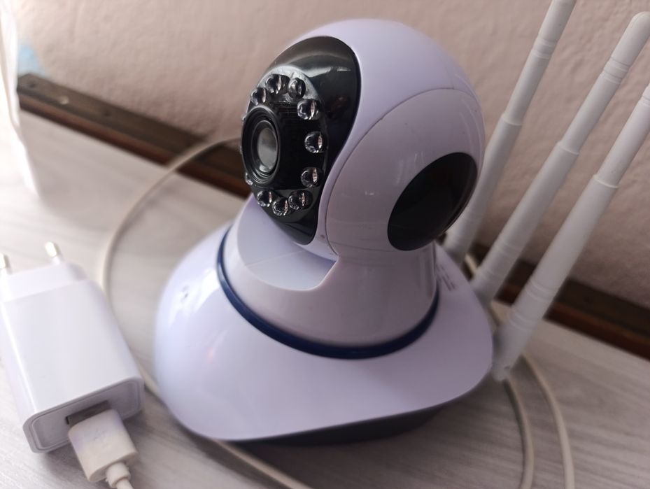 Интелигентна видеокамера за наблюдение Wifi HD, Бяла