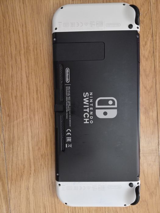 Vând Consolă Nintendo Switch V1 cu multe accesorii și jocuri
Nintendo Switch V1 MODABIL (Unpatched) + 4 Perechi Joy-Cons + Alte Accesorii + Jocuri + A