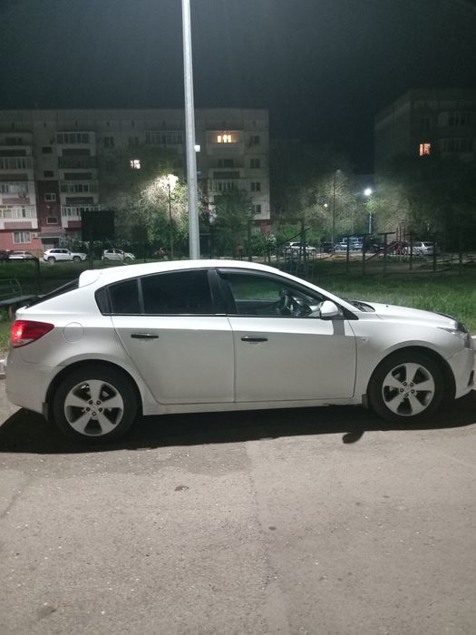 Шевролет Круз. В отличном состоянии.