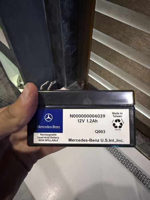 Помощен/малък акумулатор mercedes cls