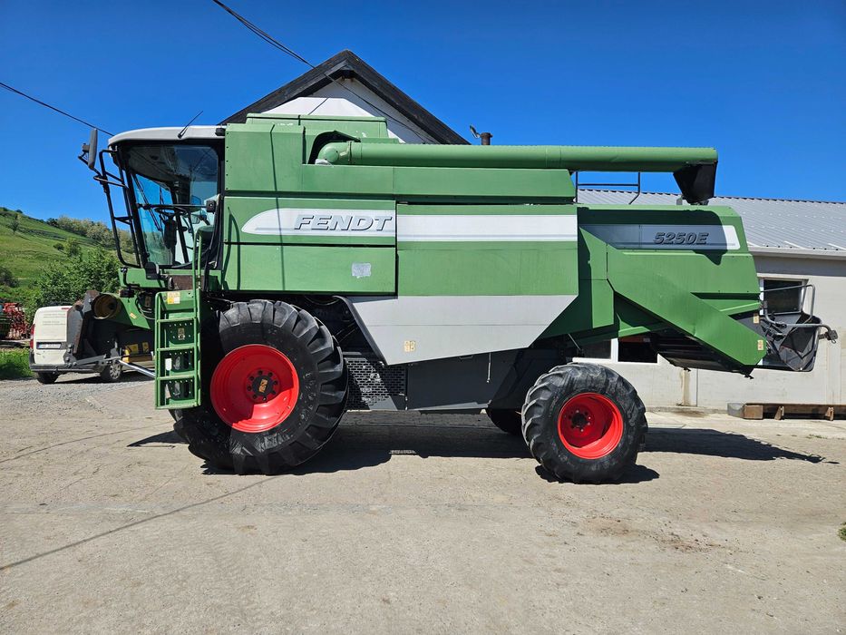 De vanzare combina Fendt 5250E+Echipament de paioase Fendt 743 — poza 2
