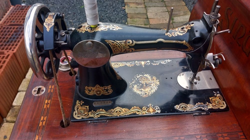 Vând mașină de cusut Singer