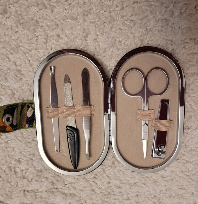 Несесер за маникюр