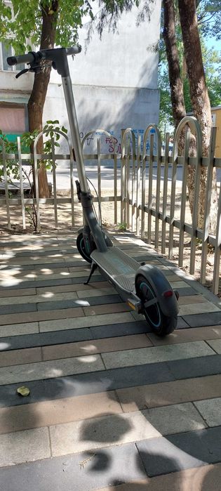Vând trotinetă electrică Motus Scooty