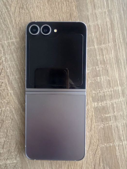 Samsung Z Flip 6