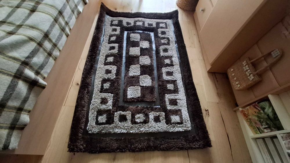 килим  за хол  със геометричен дизайн