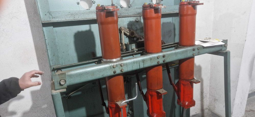 Маломаслени прекъсвачи 6кв,10кв,20кв