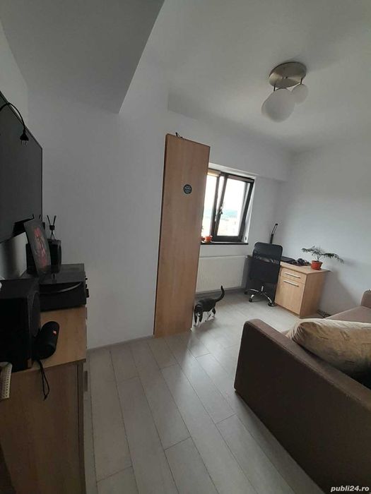 Schimb (vând) apartament 4 camere Rm. Vâlcea cu București