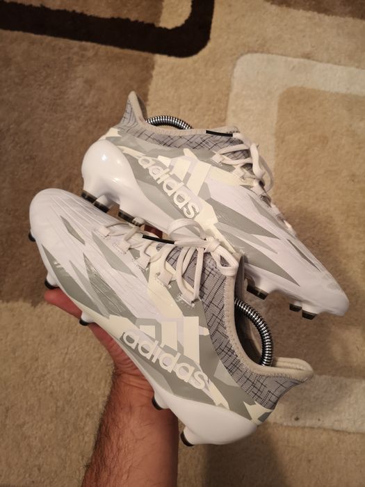 Vând ghete de fotbal profesionale Adidas X16. 1 FG în stare impecabila