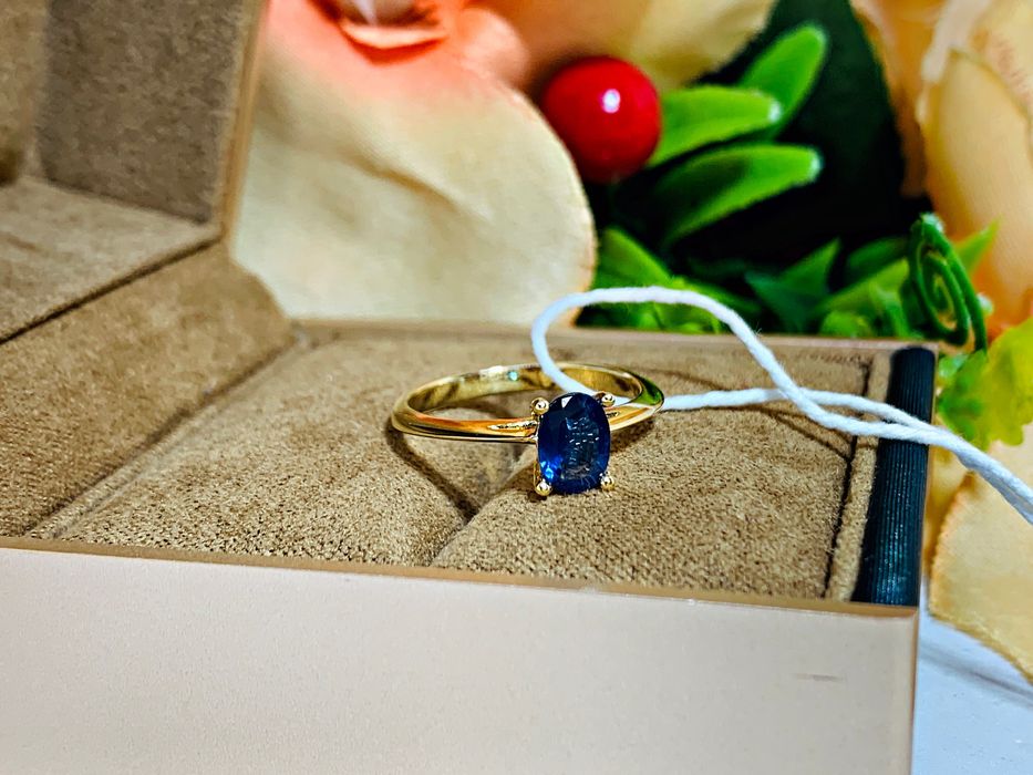 Нежное золотое кольцо с натуральным камнем – Сапфир природный