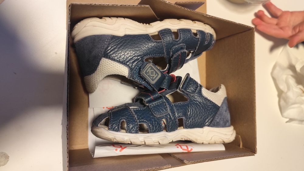 Колев и Колев обувки,, сандали Nike Air Jordan и маратонки New balance