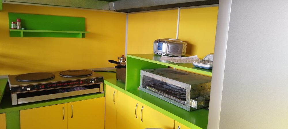 Продава се обзавеждане за кафене/ заведение