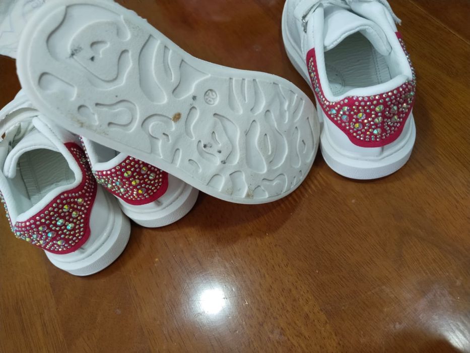 Продам новые детские кеды