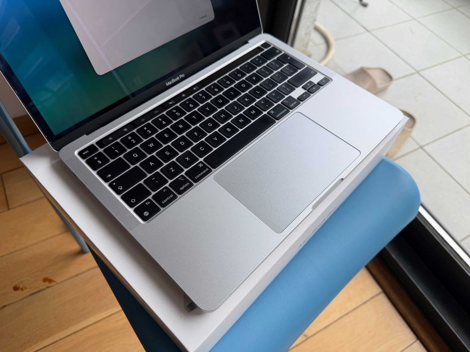 Macbook PRO Touchbar M1 8gb RAM 512gb SSD IMPECABIL 87% Baterie