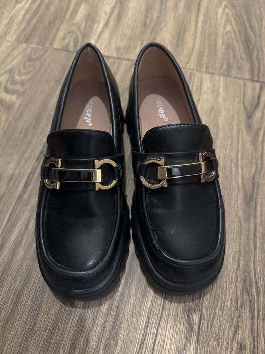 Продам детскую обувь