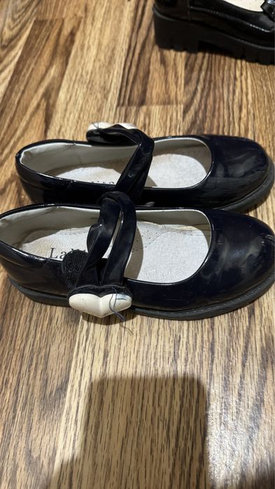 Продаю обувь для девочек