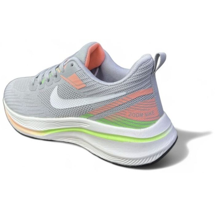 Новые кроссовки NIKE