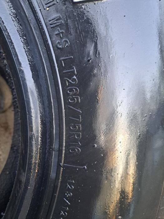 Продам шины на джип