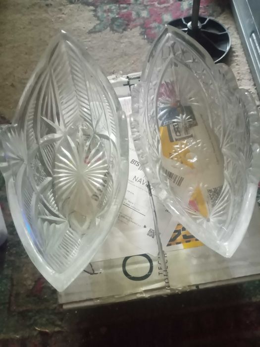 Хрустальные вазы и графин