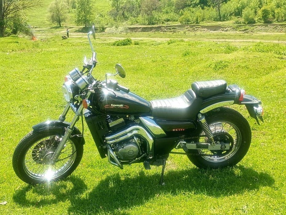 Vând Kawasaki Eliminator 250