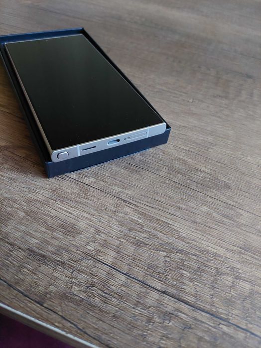 ГАРАНЦИЯ Samsung S24 Ultra 256 12 + зарядно и кейс