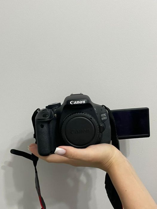 Canon EOS 600D + объектив 18–55 мм