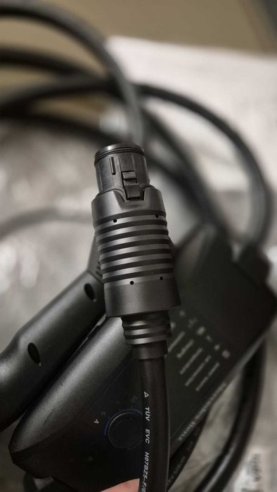 Statie incarcare masini electrice Mercedes 3 in 1 Flexible PRO 32A/ 22kw/h (220v, 380v si statie publica cu un singur cablu))