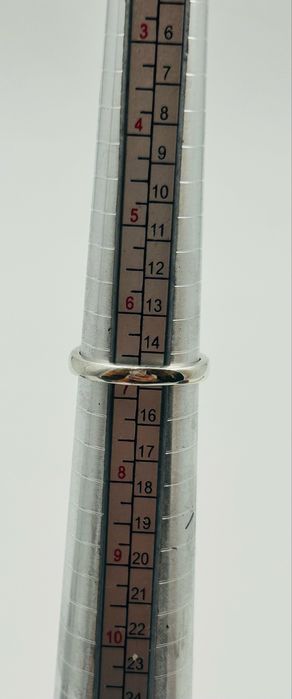 сребърен пръстен, инкрустиран рубини, изумруди и гранати