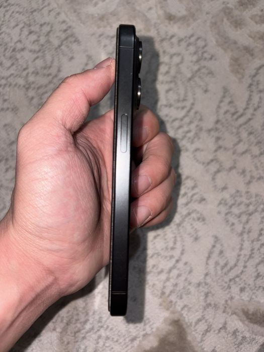 Apple iPhone 15 Pro 128 GB — идеальное состояние