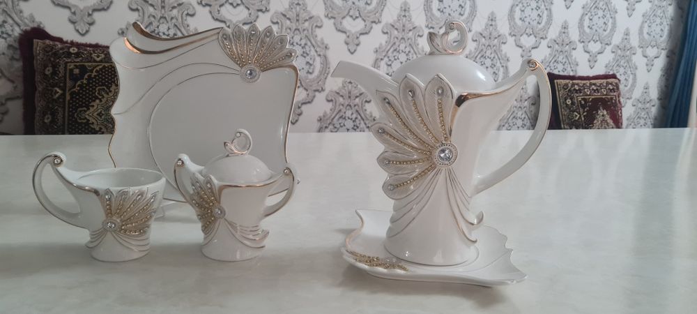 Хрустални комплект сотилади