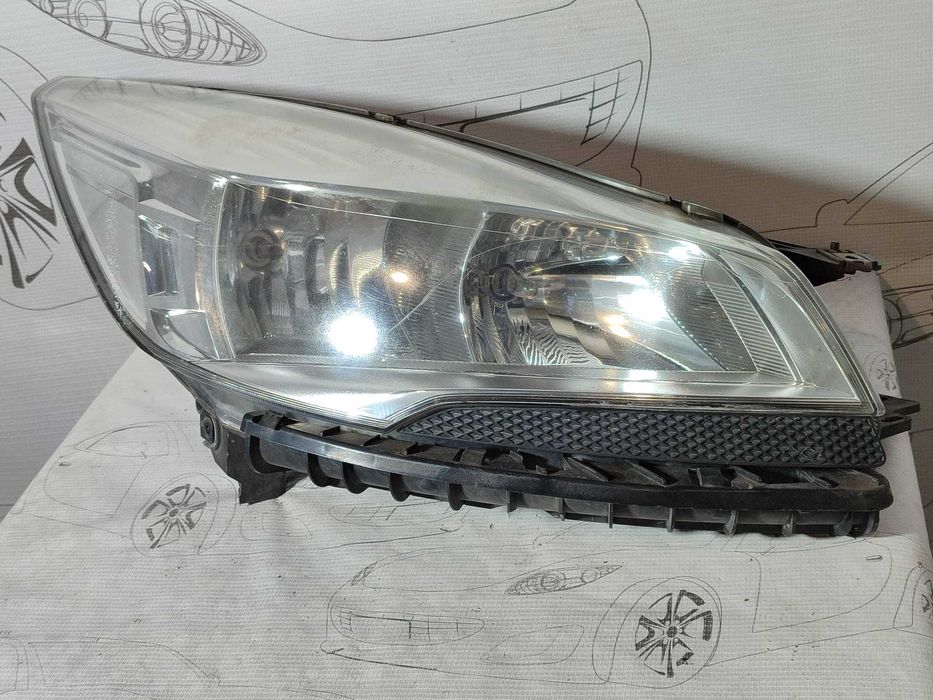 Far dreapta UK Ford Kuga II 2014 SUV Halogen  (2013-2019) Cod:CV4413W029BE (4F2)