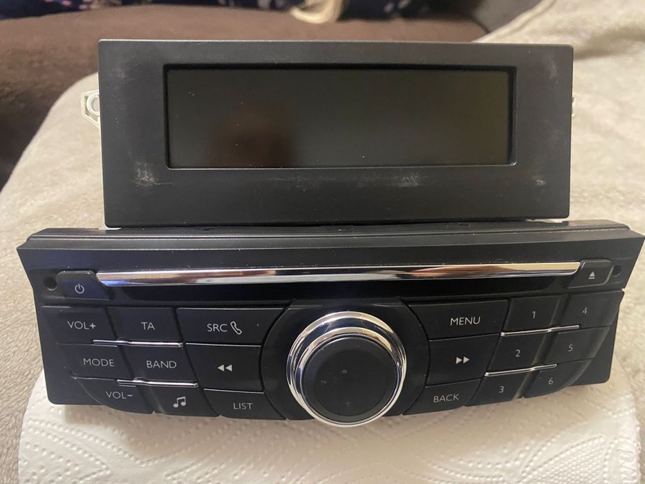 Radio cd cu rama si display peugeot 301 .