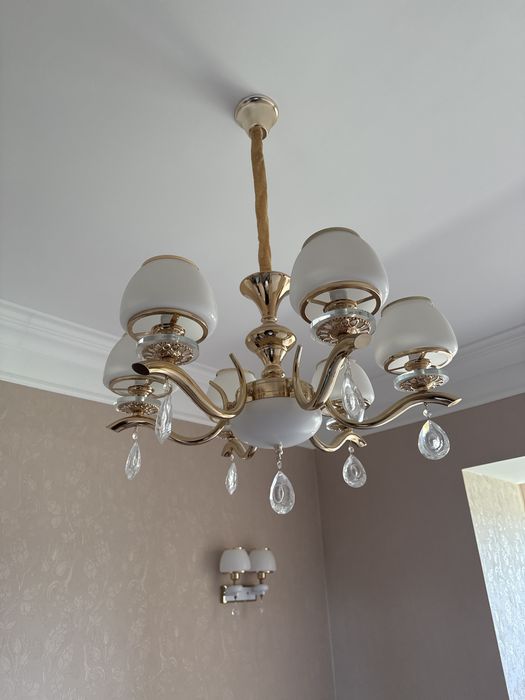 Продам люстру и бра