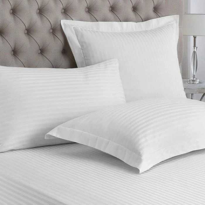 Set 2 fețe de pernă 50x70 cm.din damasc, bumbac 100%,culoarea Alb.