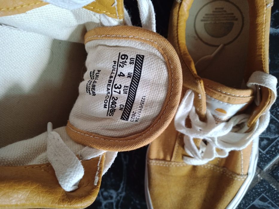 Adidași marca pull&bear Nr 38