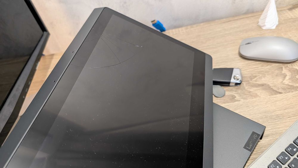 Lenovo ThinkSmart Hub 500 (i5, 8GB RAM, 128GB SSD) - Ecran spart