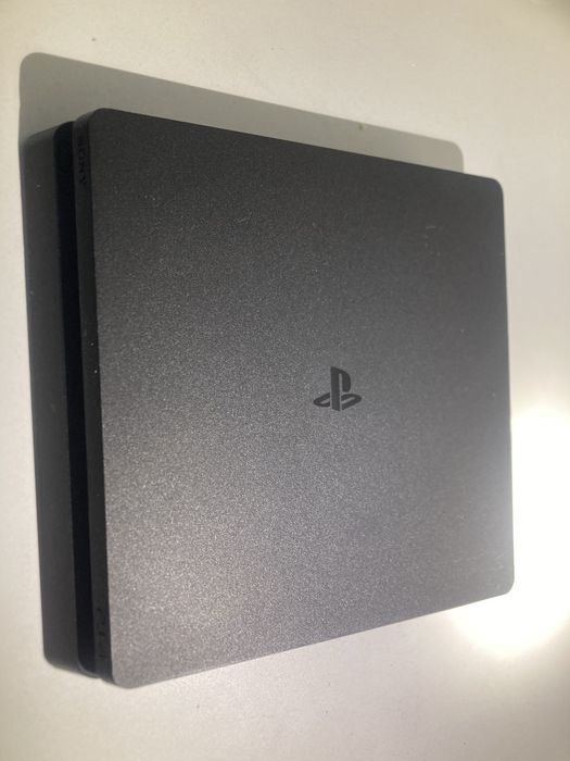 Playstation 4 с геймпадом