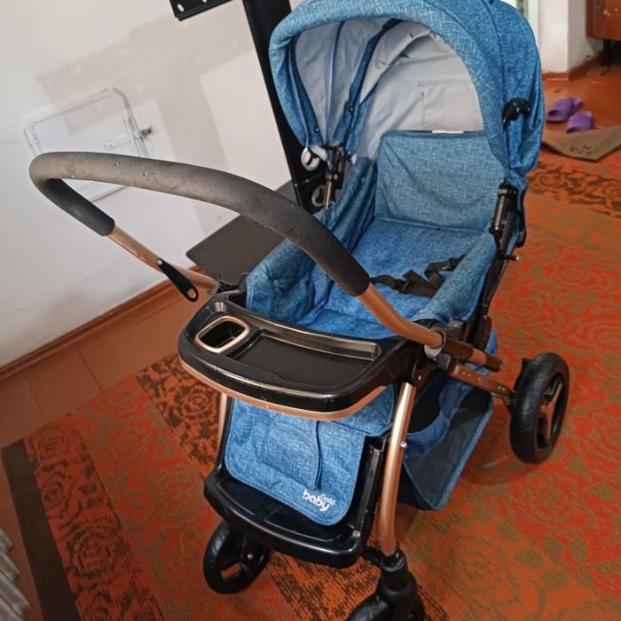 Коляска для малышей