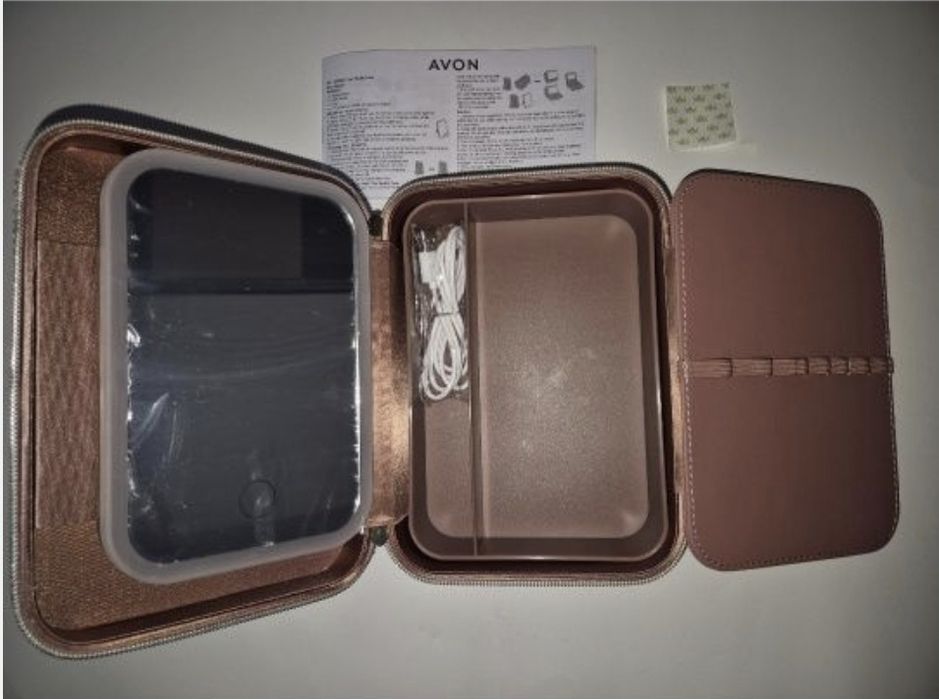 Cutie make up/cosmetice cu oglindă luminoasă Avon Vanity Case