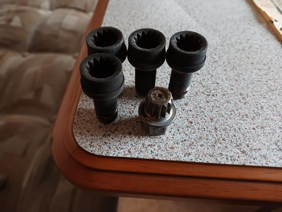 Секретни болтове оригинални за 50лв.