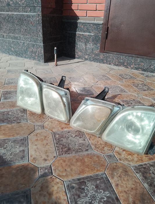 Фары от Lexusa 470.