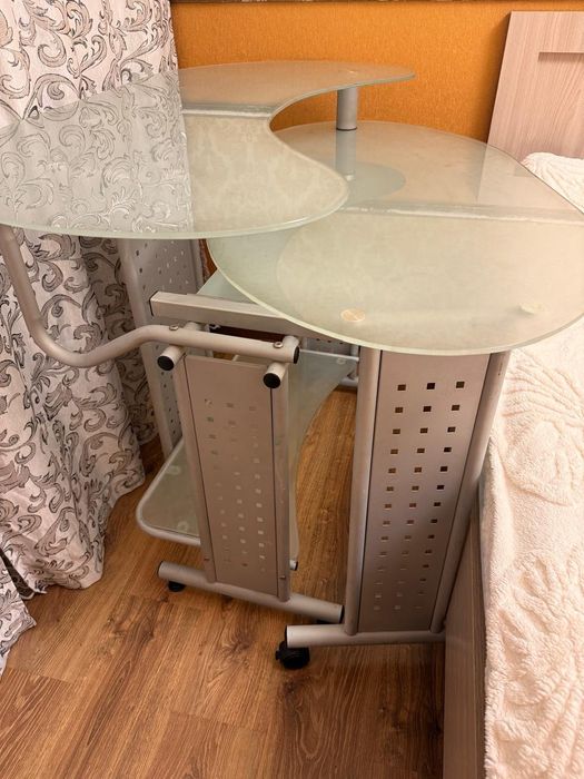 Продам компьютерный стол