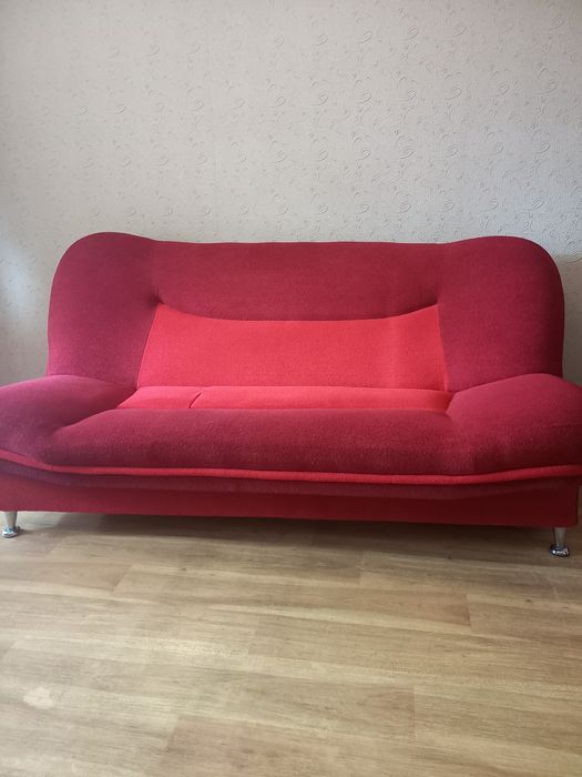 Диван раскладной,хорош для дачи