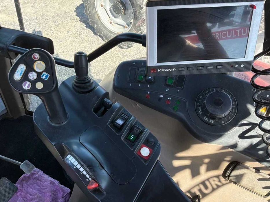 Колесный трактор Case IH CVX 170