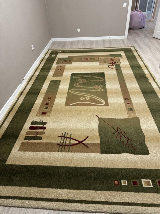 Продается Ковер  шерстеной в идеальном состоянии , торг есть