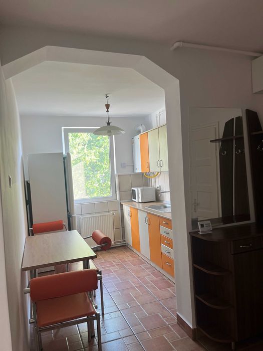 De inchiriat apartament 2 camere Cornisa