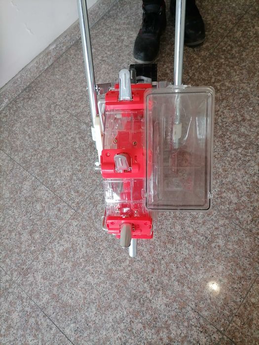 Ръчна сеялка с 8 зъба,-- царевица, фъстъци, бобови култури, семена
