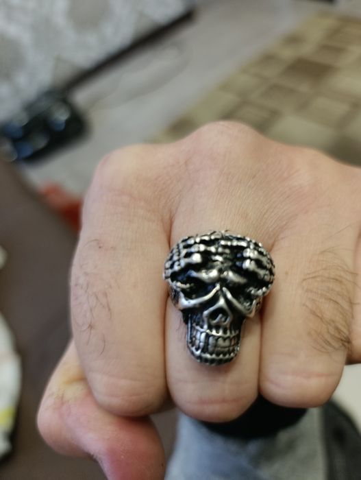 Продам серебренную печатку Череп