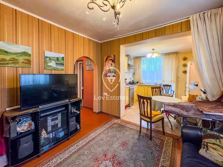 Двуетажна къща с парцел в Средец, област Бургас