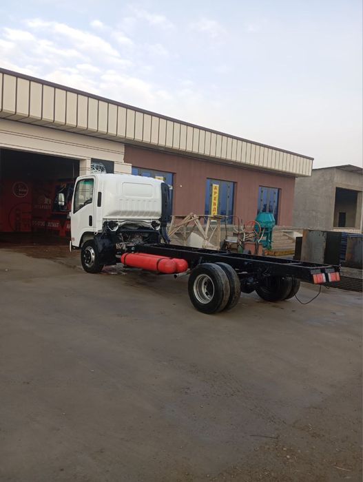 Isuzu shassi sotiladi.